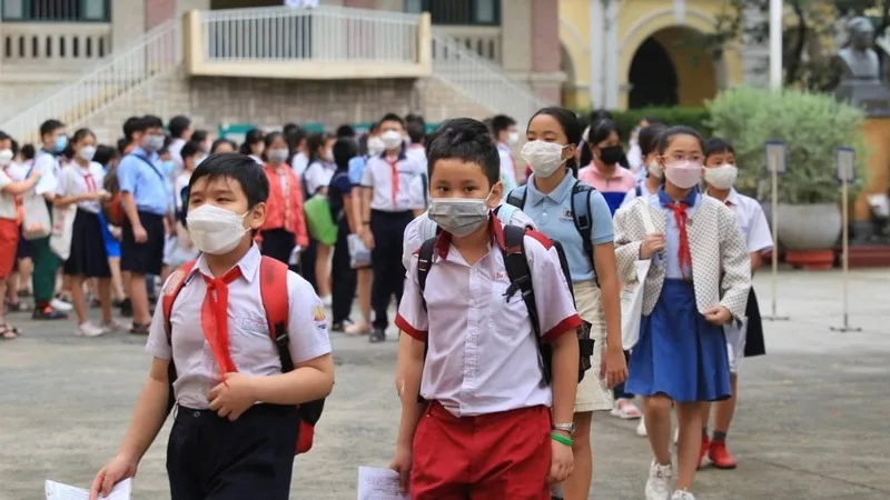 Lịch đi học lại của trường công, trường tư và trường quốc tế có thể khác nhau tùy khung năm học và chương trình đào tạo.