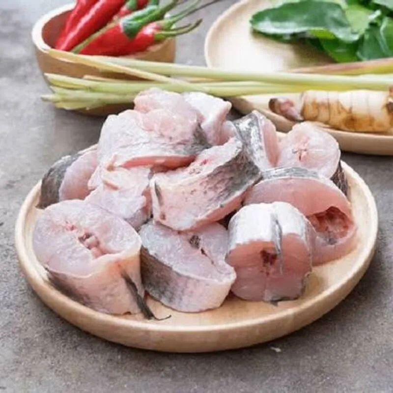 Sơ chế kỹ là bước quyết định để nấu canh chua cá lóc miền Tây không bị mùi tanh