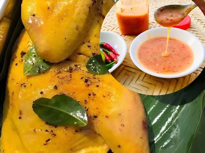 Nước chấm chua cay, mặn ngọt giúp cân bằng vị béo và làm nổi bật độ ngọt của thịt gà