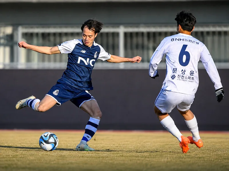 Khoác áo Seoul E-Land giúp Văn Toàn trải nghiệm môi trường K-League 2 với yêu cầu cao về thể lực và chiến thuật.