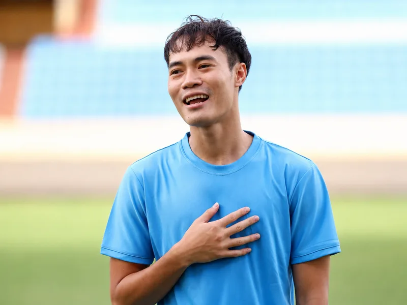 Hành trình từ HAGL, Hàn Quốc đến Nam Định giúp cầu thủ Văn Toàn duy trì sức hút với người hâm mộ bóng đá Việt Nam.