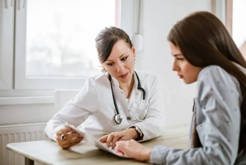 Người có bệnh nền hoặc đang sử dụng thuốc nên thận trọng trước khi bổ sung Magie B6 thường xuyên.