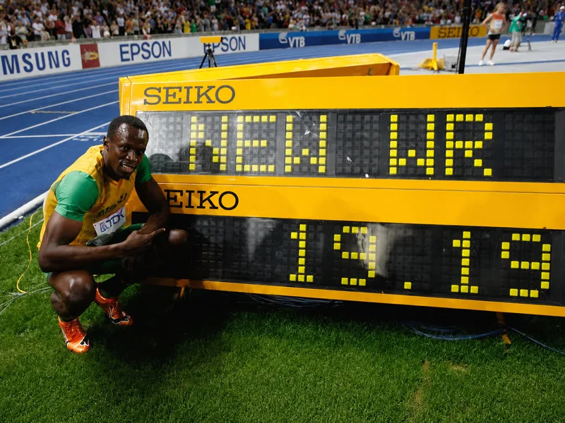 Usain Bolt hoàn thành cự ly 200m trong 19,19 giây, thiết lập một trong những kỷ lục khó phá nhất của điền kinh