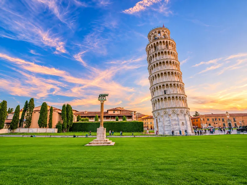 Tháp nghiêng Pisa – Biểu tượng kiến trúc nổi tiếng của Italy với thiết kế độc đáo và độ nghiêng đặc biệt